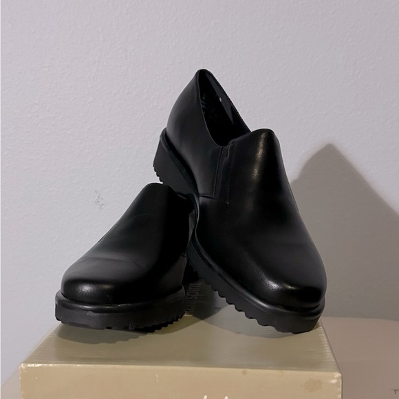 Easy Spirit Black Leather Loafers - Size 5.5 - New in Box - Picture 1 of 5